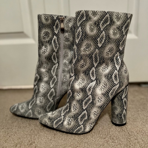 Midnight Lover Boot - Snake Print - Picture 4 of 6